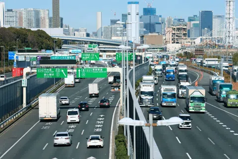 Why the World Drives to Tokyo's Expressway Car Parks at Midnight