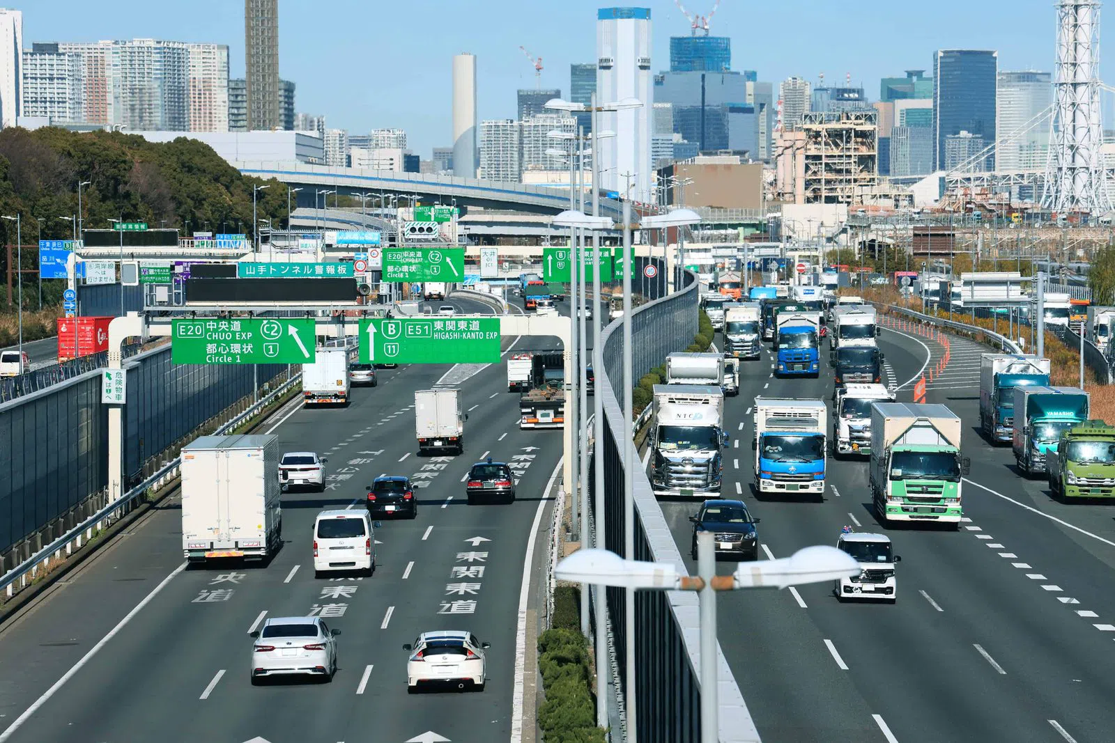 Why the World Drives to Tokyo's Expressway Car Parks at Midnight